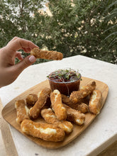 Halloumi-Sticks mit Microgreen-Salsa