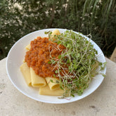 Vegane Linsen-Rigatoni Bolognese Rezept