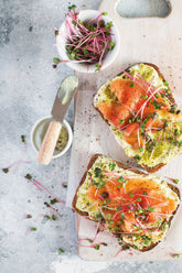 Microgreen-Avocado-Frühlings-Toast